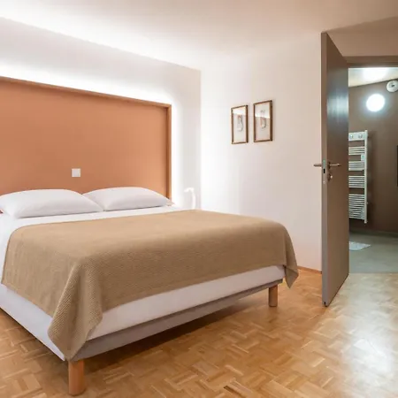 Holiday home Delibes, Jardin Et 3 *